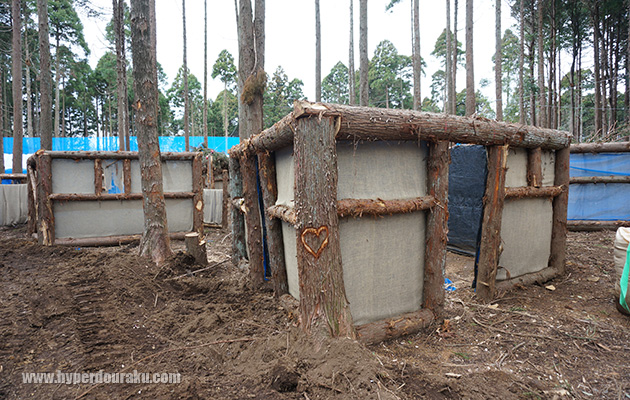 丸太で作られた小屋