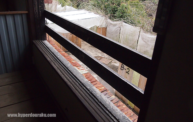 2階窓から見下ろす