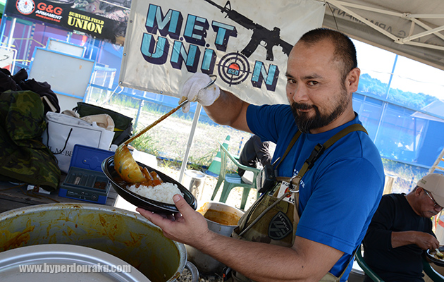 マクナイト中佐がカレー