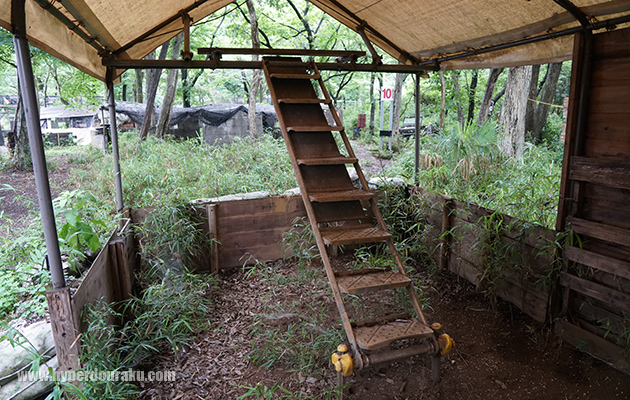 テントの階段