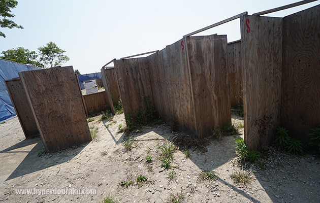 各バリケには英数記号