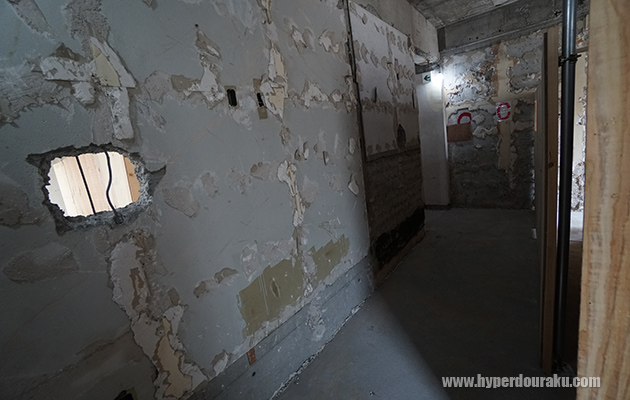 昼間だと比較的明るめ