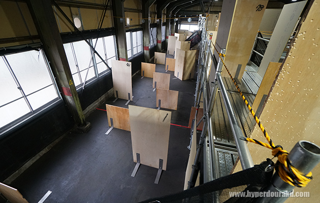 フィールド両サイド