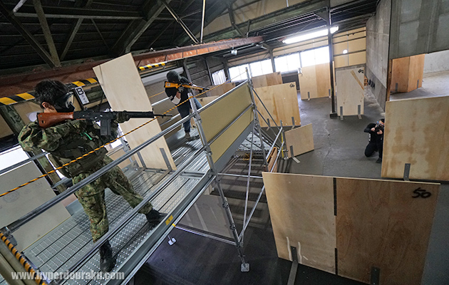 敵からの撃ち下ろし