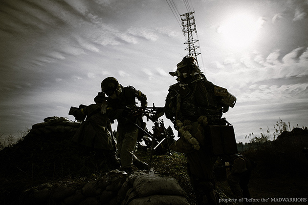 高台に手製の三脚