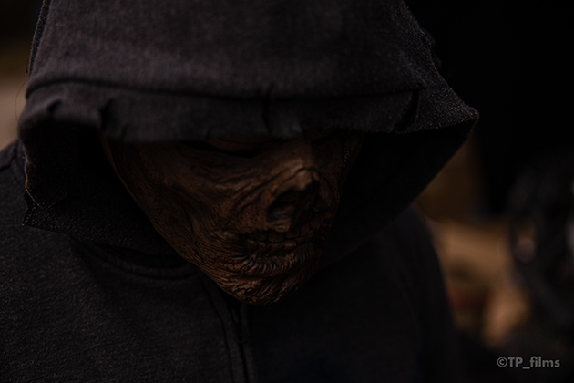 奇怪な体の動き