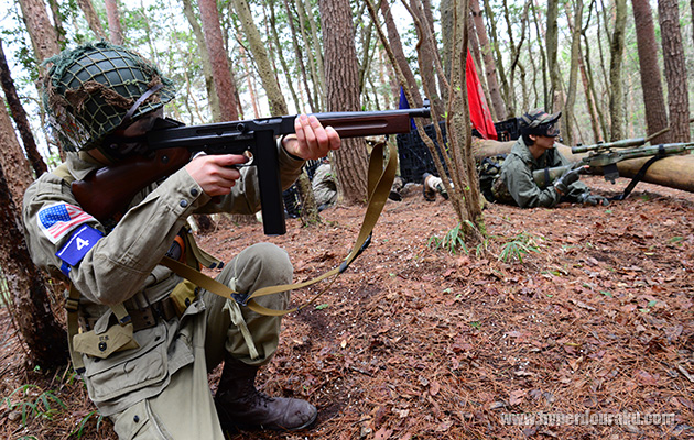 WW2コスのプレーヤーがトンプソン