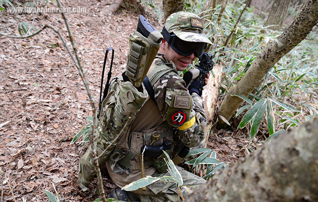 背中にはM870タクティカルのショットガン