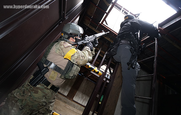 バックアップしながらハシゴを上る