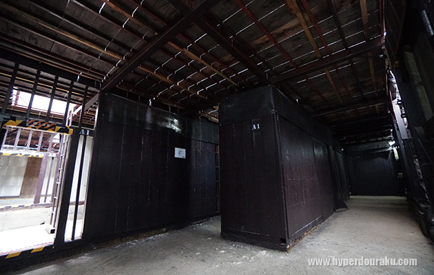 地下部は薄暗く