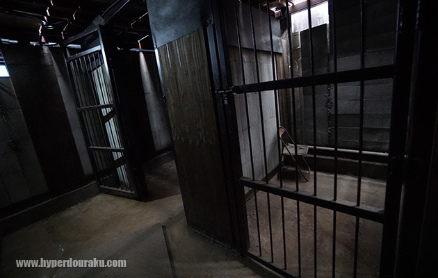 奥には牢屋