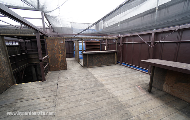 屋内を模した構造