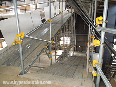 スロープは緩やかに折り返して