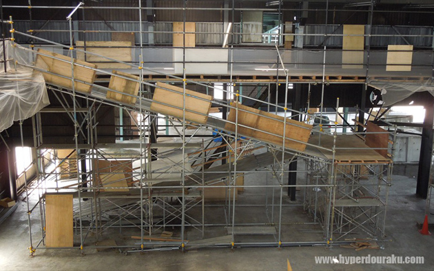 キャットウォークへの階段がスロープに改修