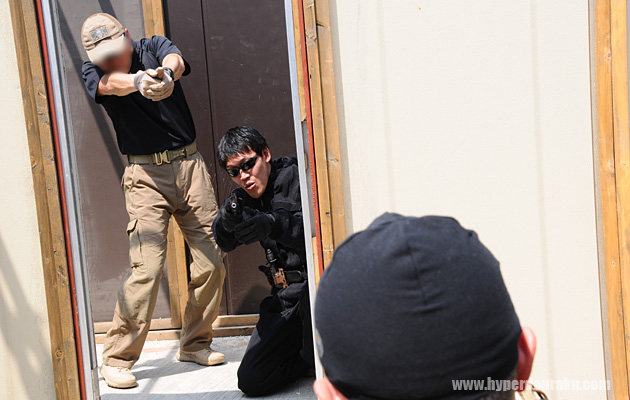 敵に銃を振らせる事がポイント