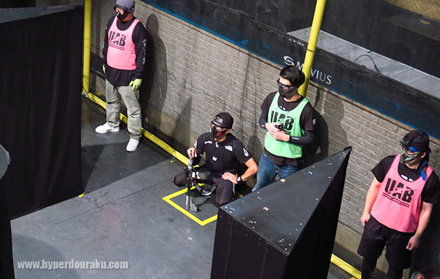 ボックスにて待機