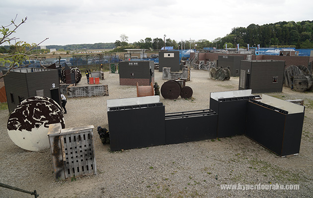 フィールド中央