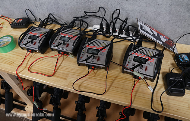 バッテリーの充電器