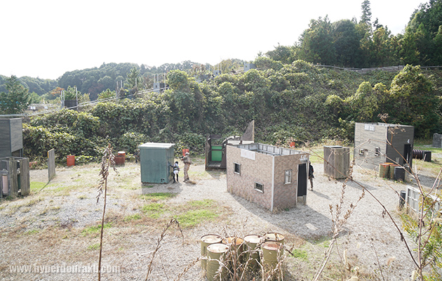 フィールド中央