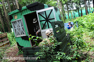 フィールド奥の小屋