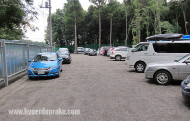駐車場はセフティゾーンのすぐ隣