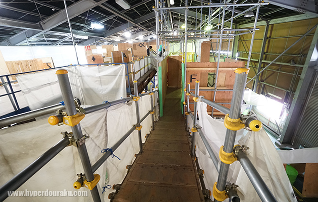 スロープを下りながら中央櫓に侵入