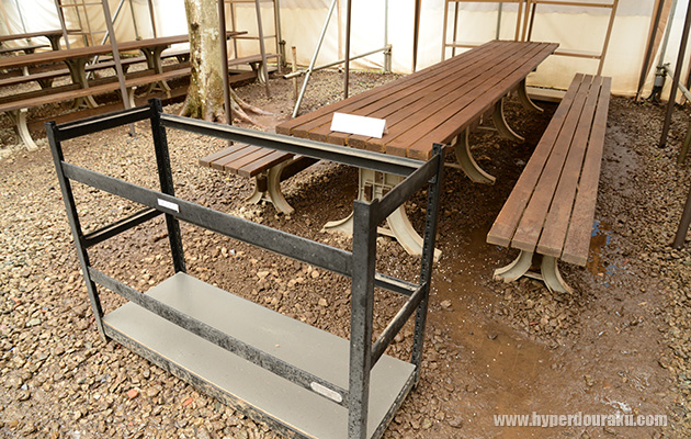 テーブルにガンラック