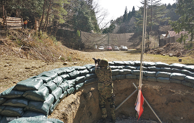 やっと頭が覗けるかぐらいの深さ