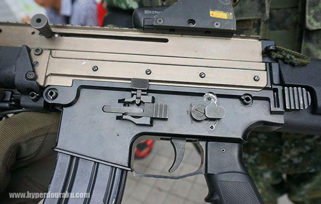 セレクター、マガジンキャッチ