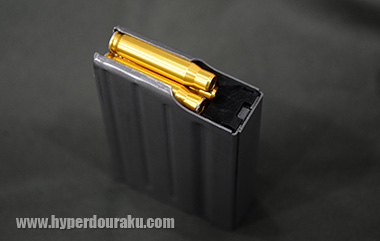 マガジンにカートを装填