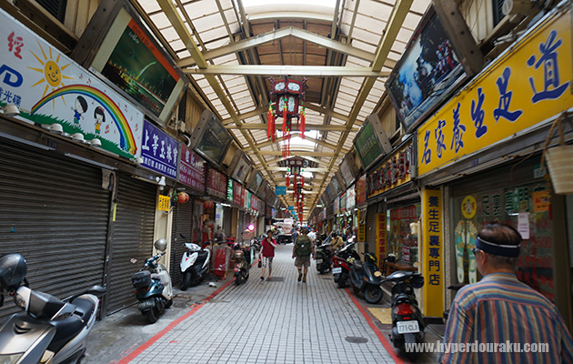 華西街というアーケード街