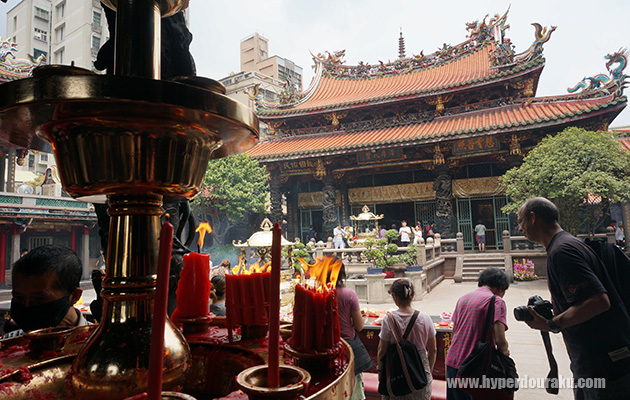 7つの香炉を順に廻り