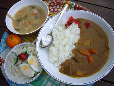 昼食は名物のカレー