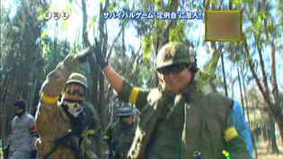 仲間とハイタッチ