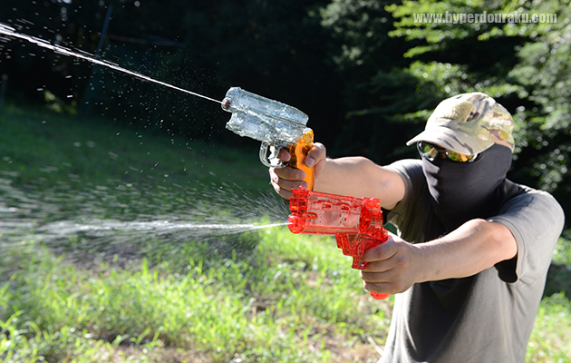 架空の銃をモデルにした水鉄砲