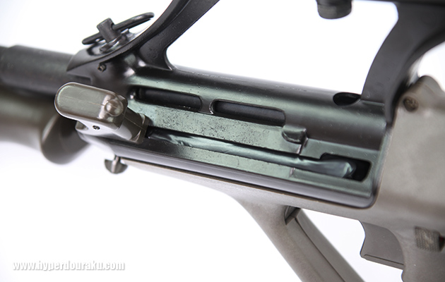 チャージングハンドル