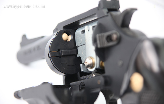 シリンダーの左半分だけがスイングアウト