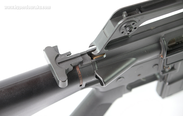 チャージングハンドル