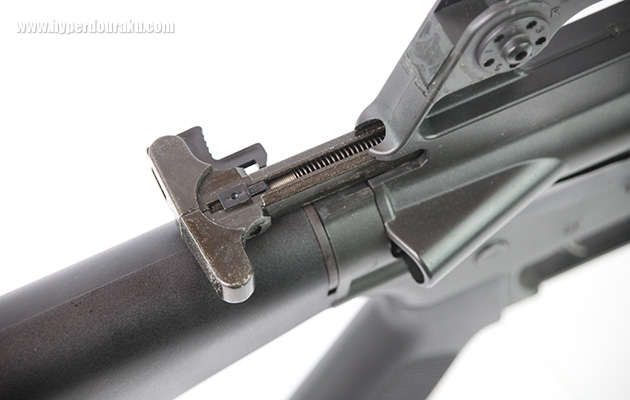 チャージングハンドル