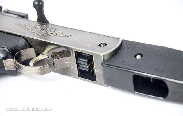 マガジンを挿入