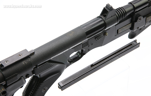 レシーバー上部に取り外し式のマガジンが追加