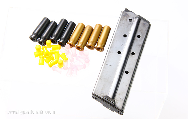 マガジンはスチールプレス製