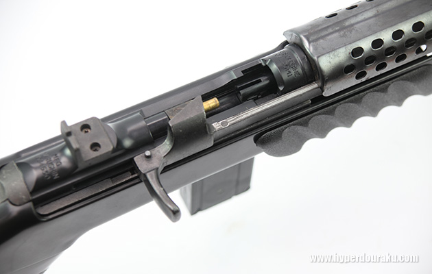 ボルトをコッキング