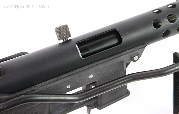 ボルトカバーが後退