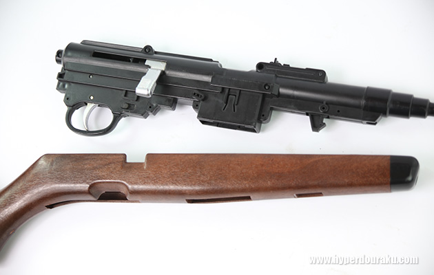 ストックからバレルドアクションを取り外す