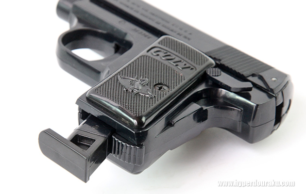 マガジンキャッチが別パーツ