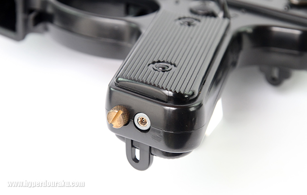 ガスはグリップ底部から